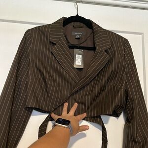 Wrap around cropped brown stripped blazer